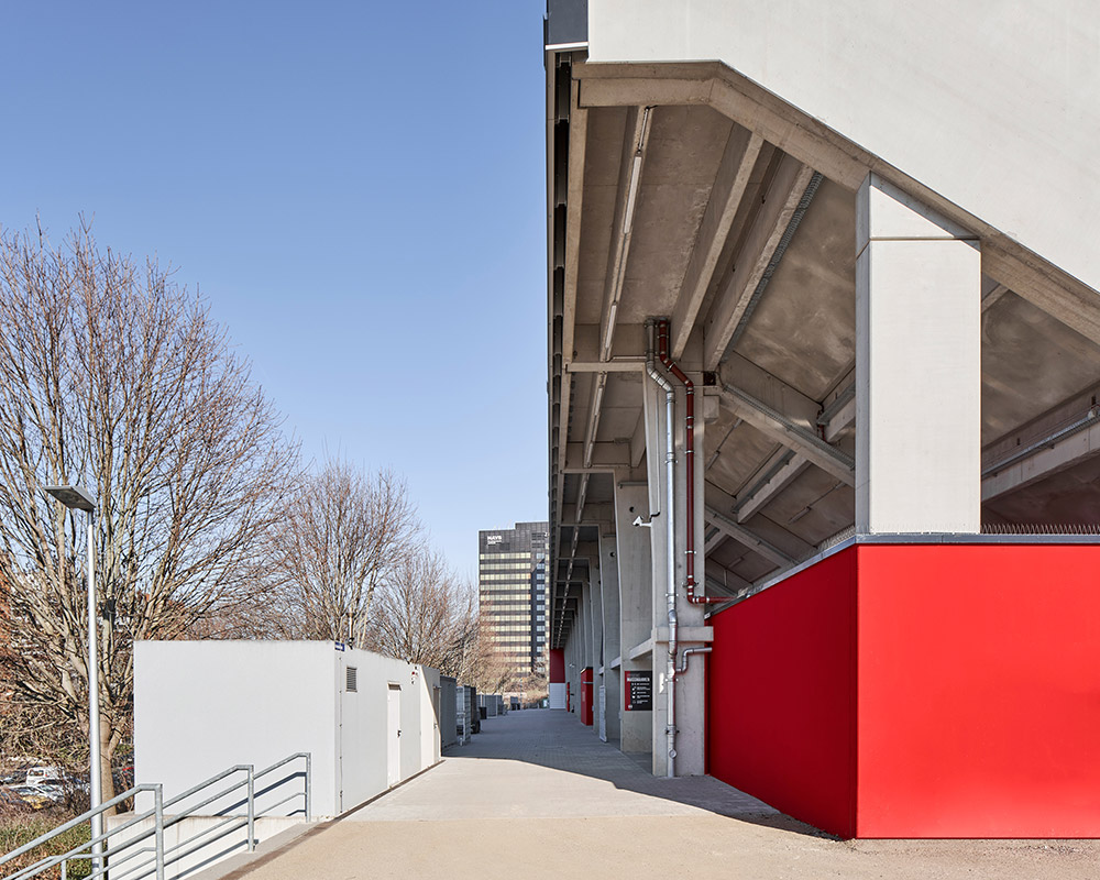 BRITA-Arena SV Wehen, Westtribüne