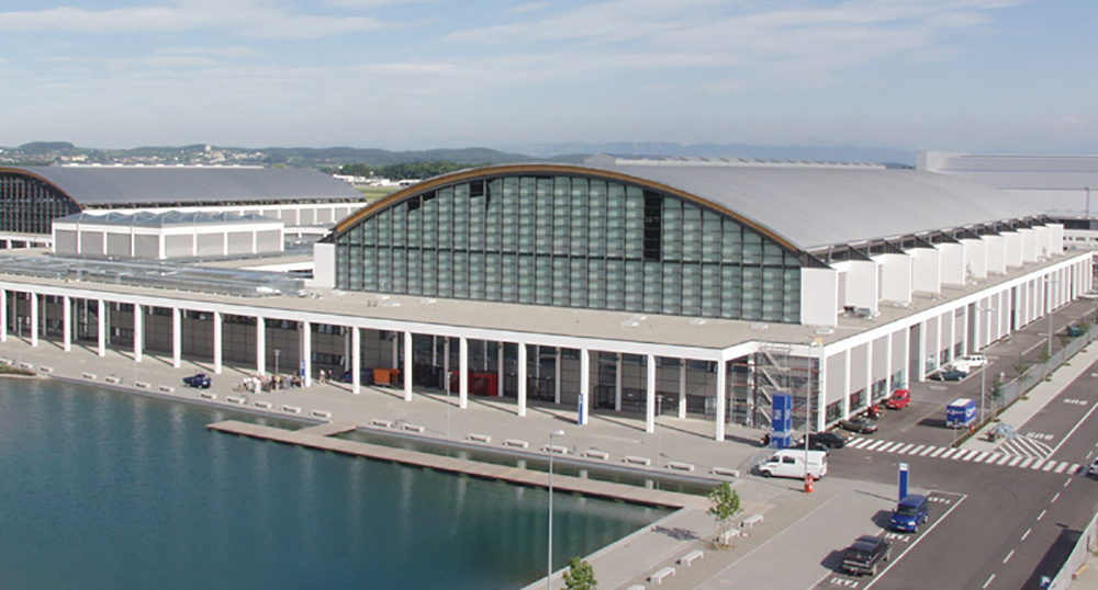 Neue Messe Friedrichshafen | Neubau und Erweiterung, interaktive Kühlung der Messehallen