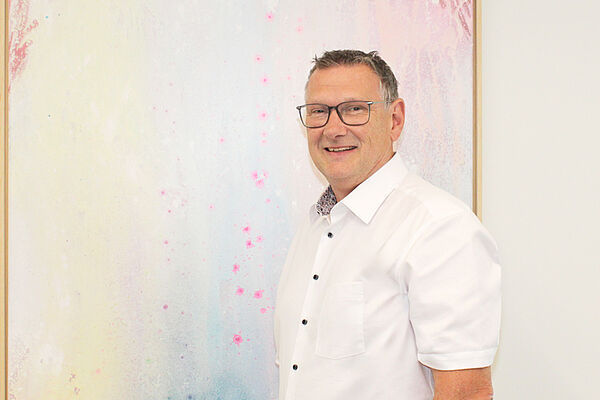 Olaf Bruske feiert 30 Jahre assmann gruppe