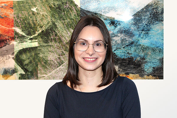 Christina Giourka schließt ihre Ausbildung erfolgreich ab