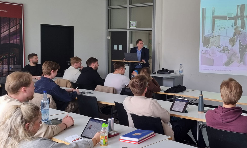 Pflichtveranstaltung Facility Management I/II des Masterstudiengangs am Lehrstuhl für Immobilienwirtschaft und Bauorganisation der TU Dortmund Jost Dewald - Brücke zwischen Praxis und Lehre