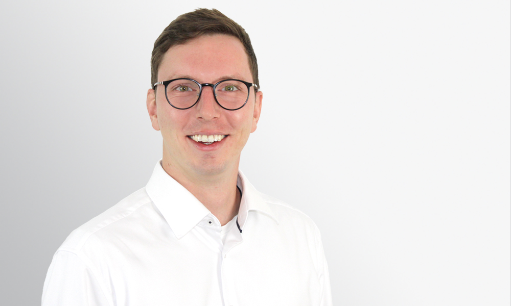 Maximilian Holstiege meistert Fachwirt-Weiterbildung